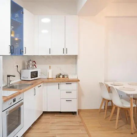 Апартаменты New 1 Bedroom In Center - Free Parking