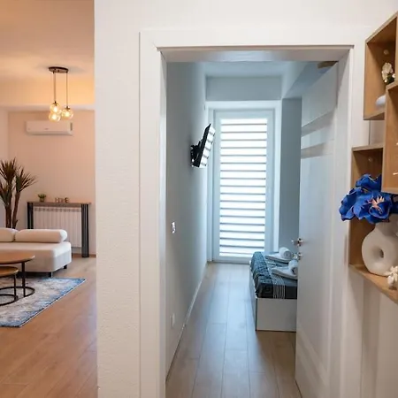 Апартаменты New 1 Bedroom In Center - Free Parking