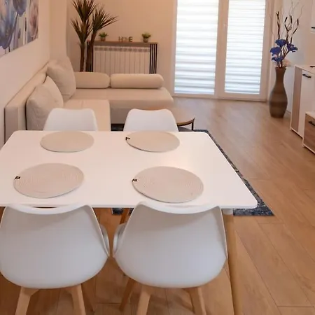New 1 Bedroom In Center - Free Parking Скопье