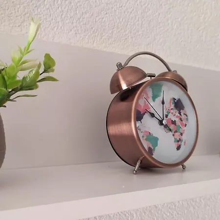 New 1 Bedroom In Center - Free Parking