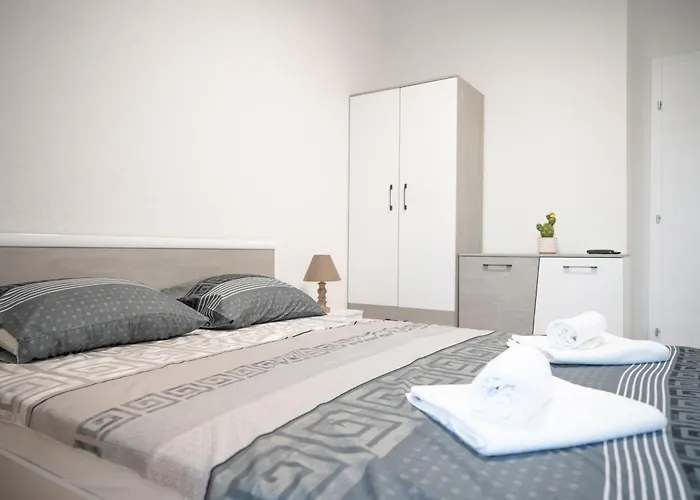 New 1 Bedroom In Center - Free Parking Apartmán *