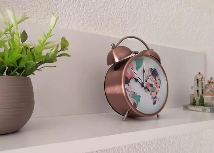 New 1 Bedroom In Center - Free Parking