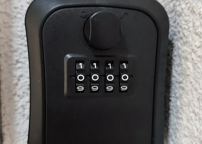 New 1 Bedroom In Center - Free Parking סקופיה